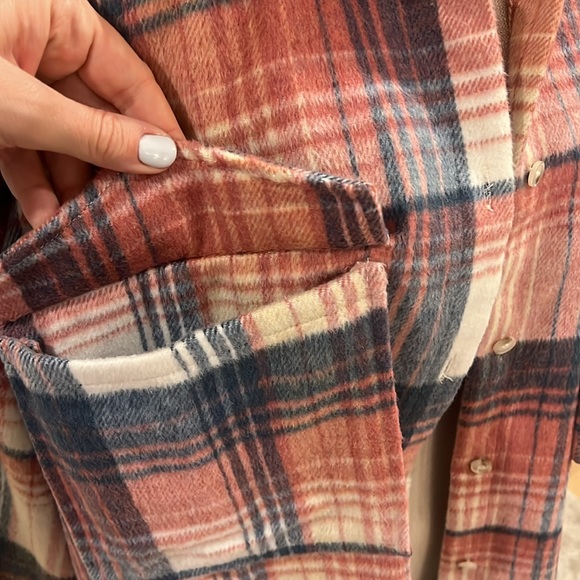 Vici | Plaid Shacket size Large - Picture 5 of 14